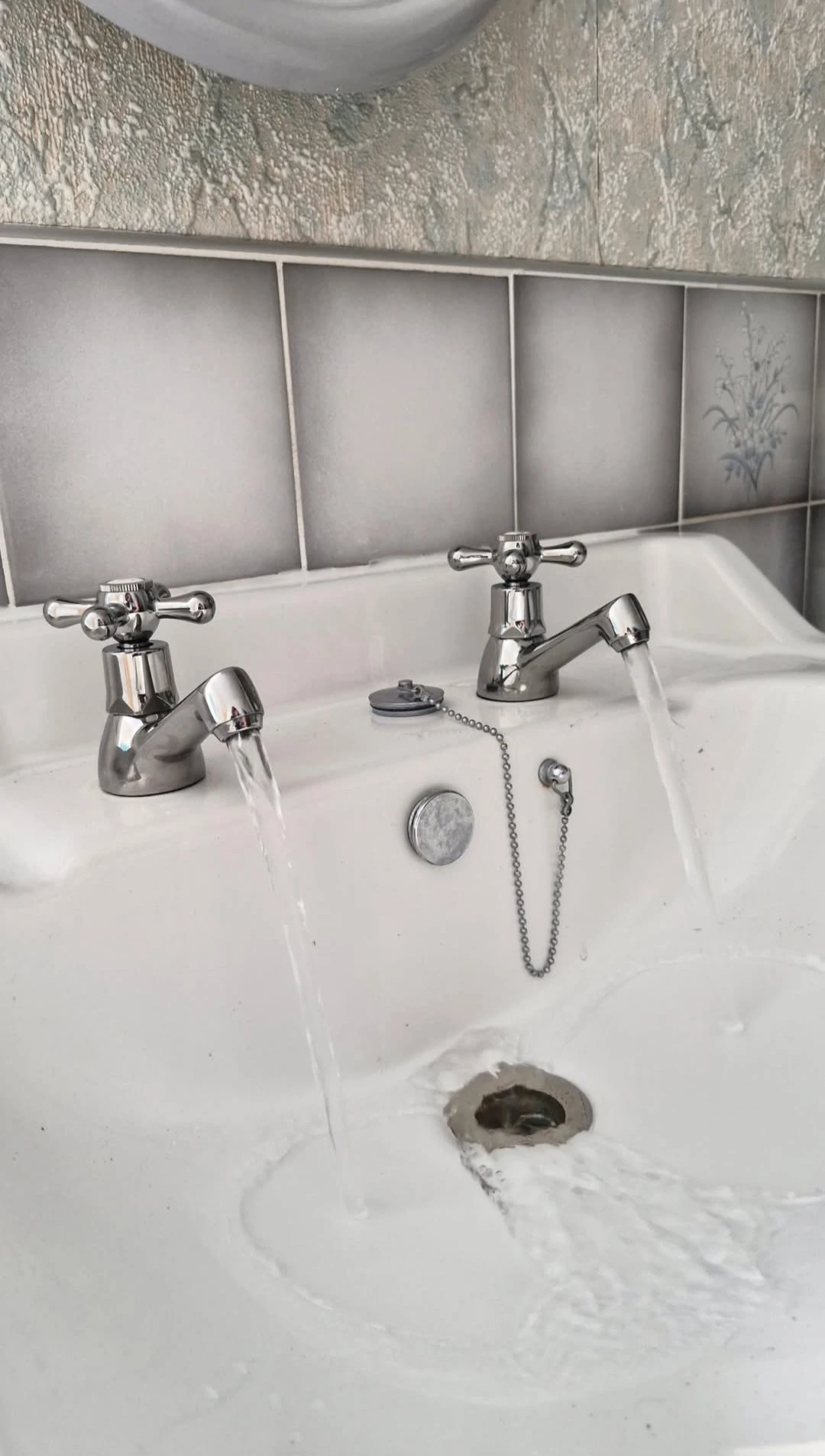 White bathroom sink with chrome taps.